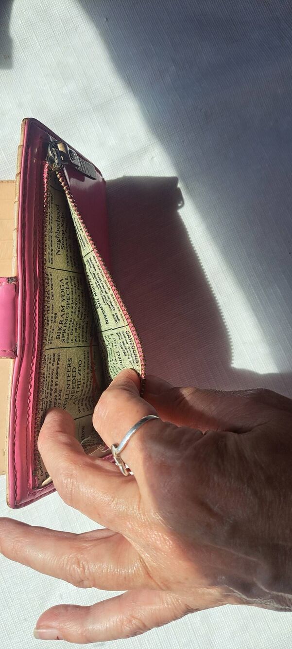 Kate Spade New York Pink Patent Leather Wallet Leather Plate Logo Snap Closure Y - Picture 7 of 16